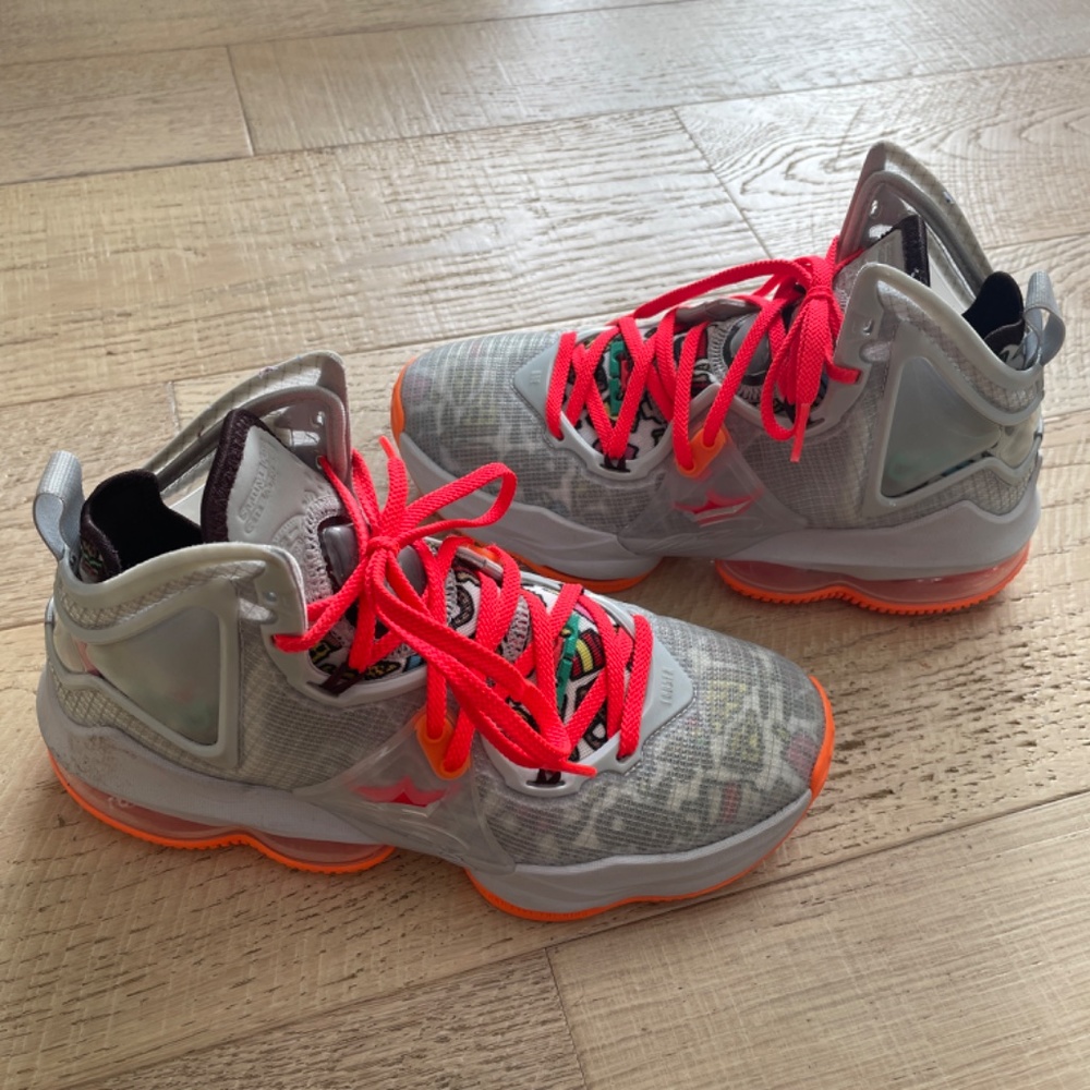Lebron James Basketball Shoes 19 Fast Food Size Youth 5.5 White / Orange